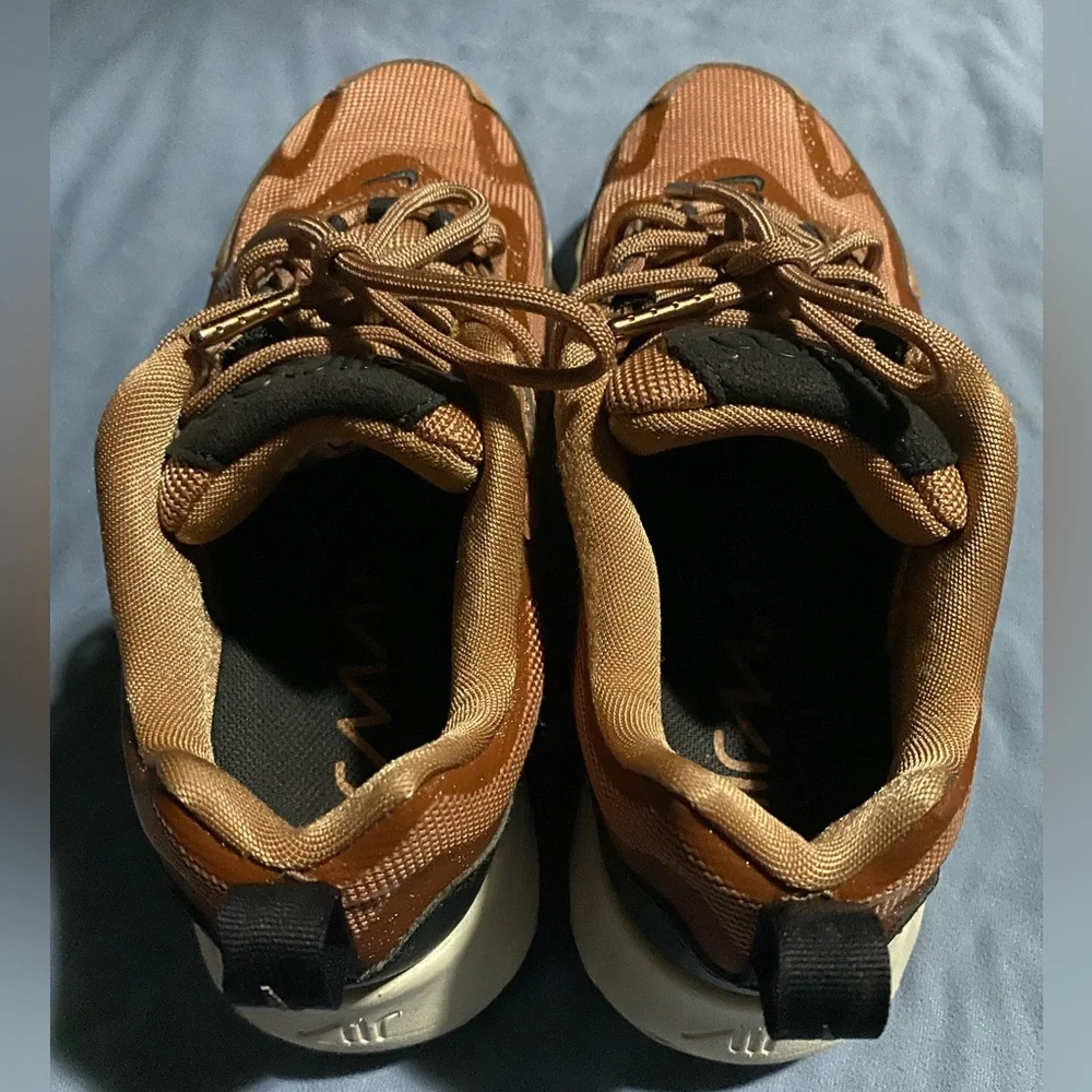 Nike Women’s Brown and Black Sneakers Size 6